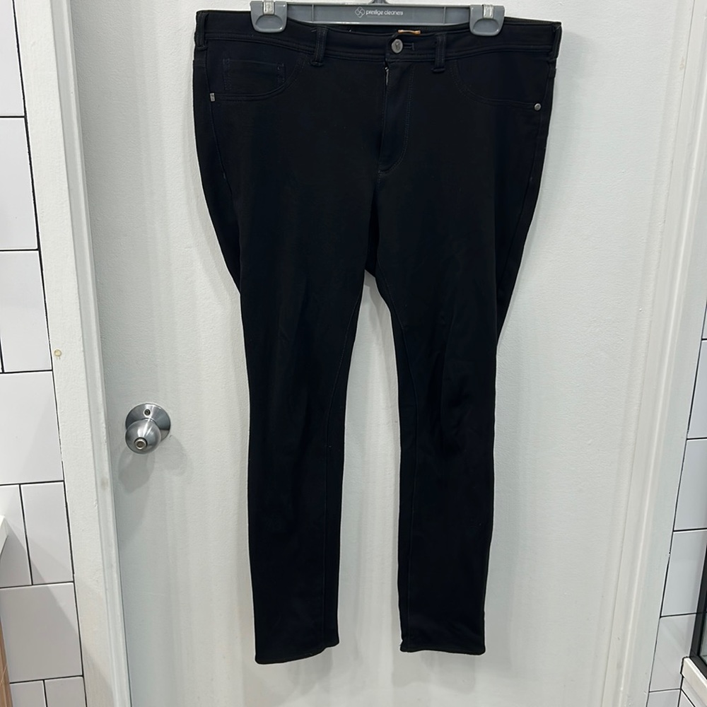 Pilcro and the letterpress black ponte stretch legging pants.
